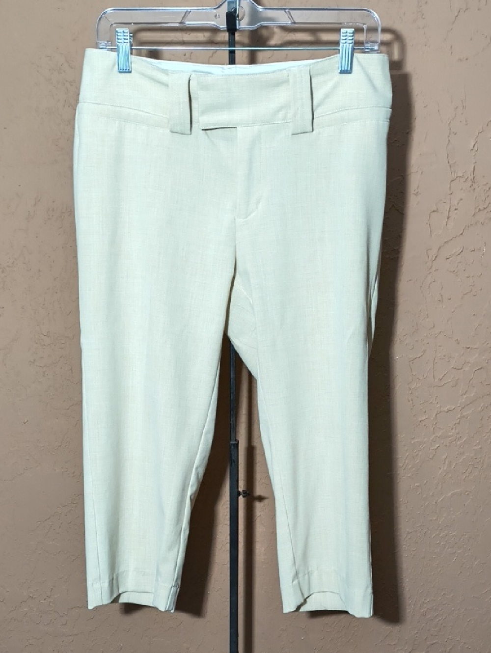 Maurices Women's Beige Capris Size 5/6